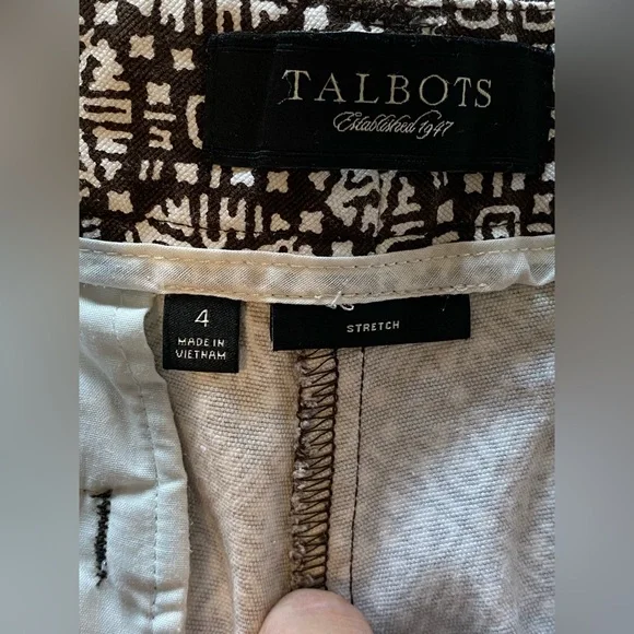 Talbots Chocolate and Ivory Geometric short size 4 - Picture 4 of 10
